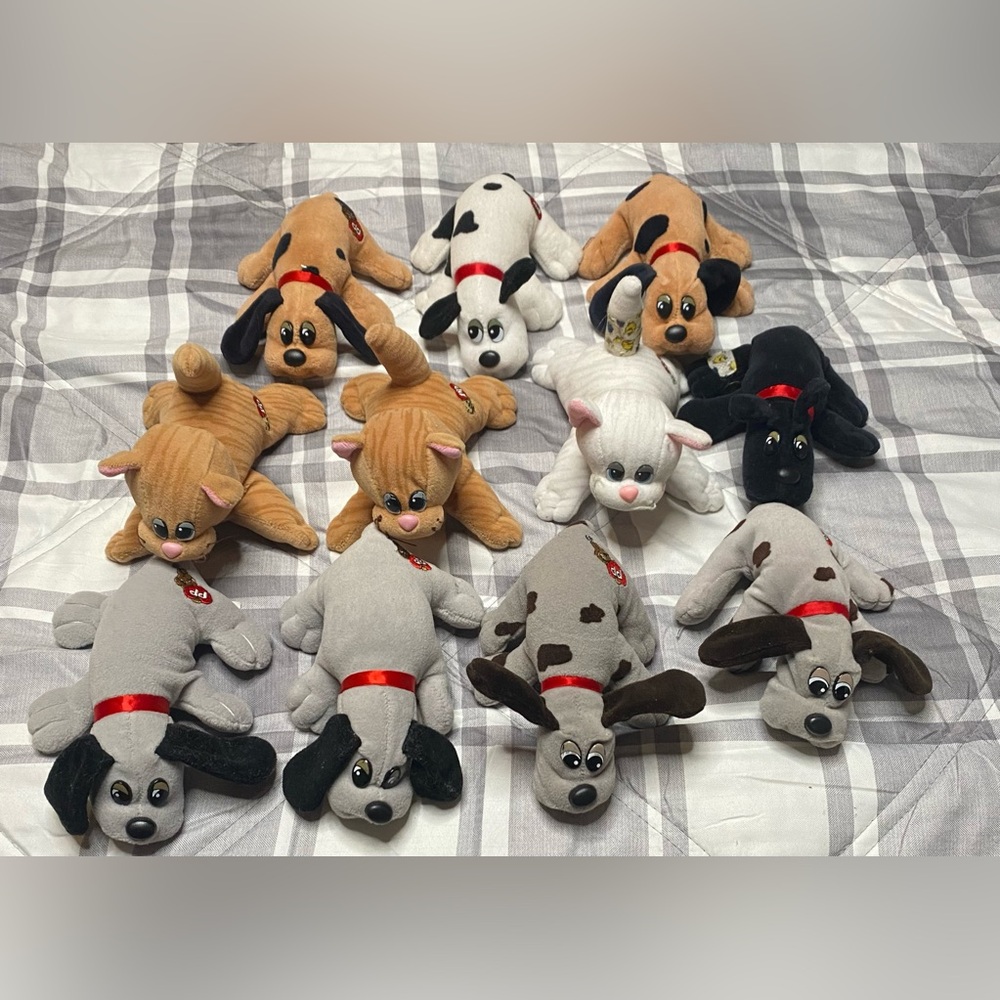 Lot of 11 vintage pound puppies by Tonka 1986